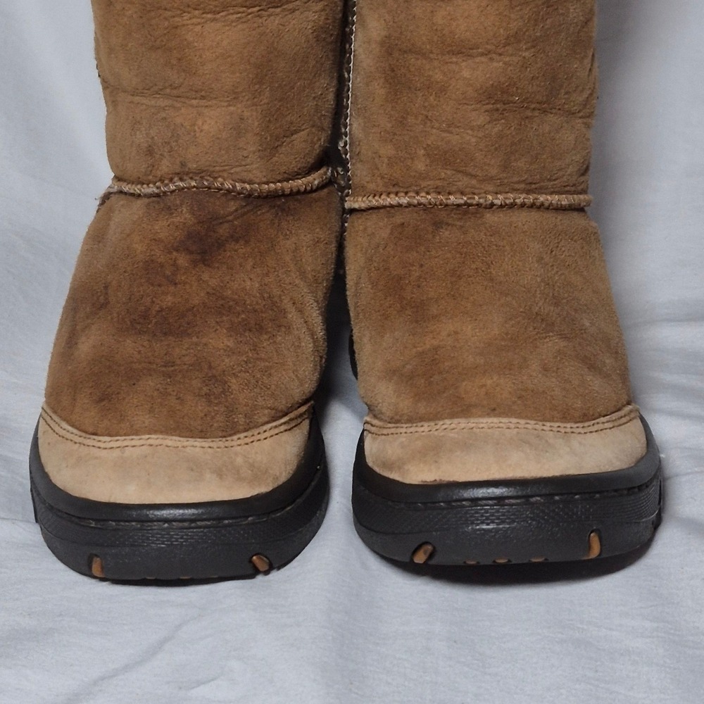 UGG Chestnut Brown Suede Winter Boots with Decorative Stitching - Picture 5 of 12